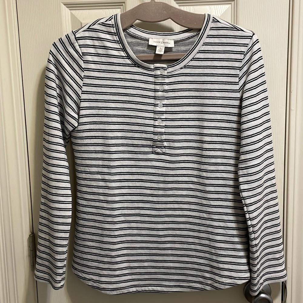 Womans Vintage America long sleeve top, size small